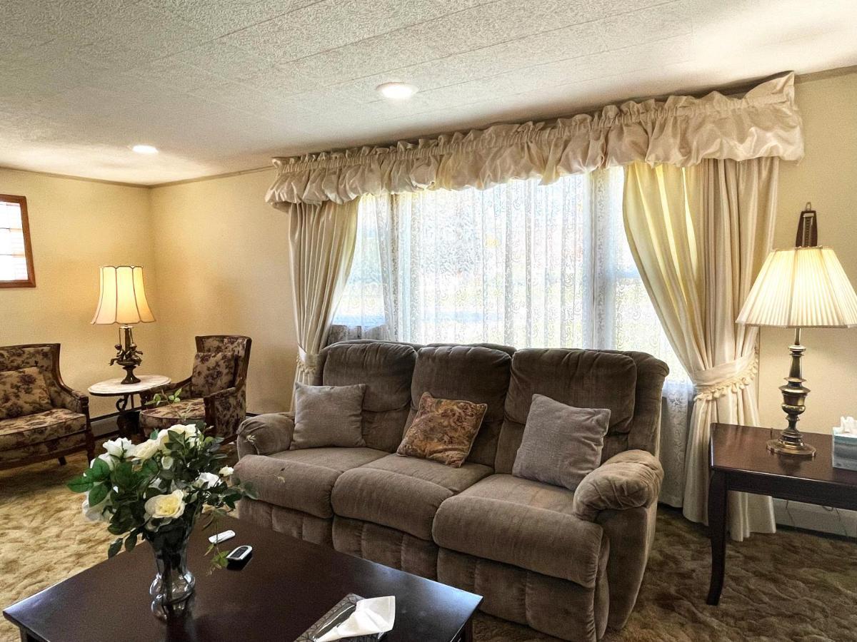 Entire Home In Buffalo - 6 Guests 3 Bedroom 1 Bath - Convenient Location - 25Min To Niagara Falls 외부 사진